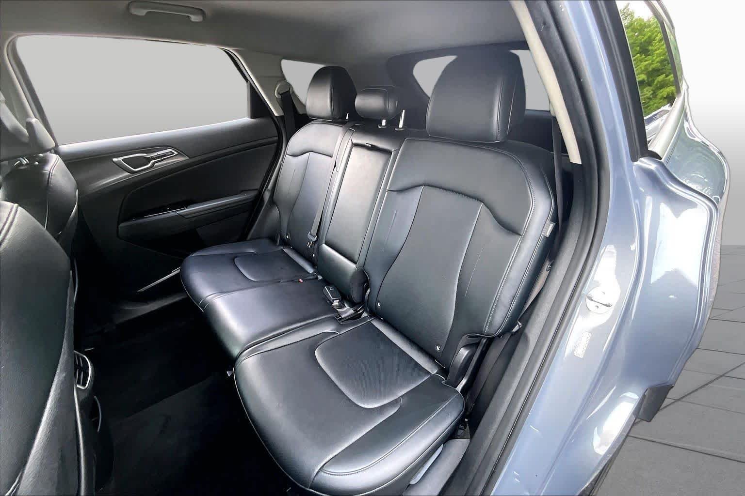 Used 2024 Everlasting Silver Kia EX image 19