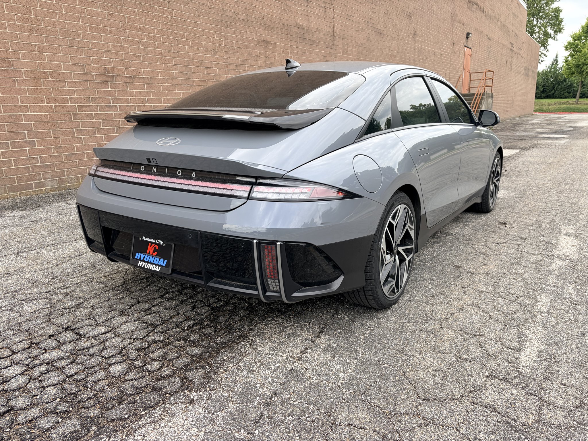 Used 2023 Transmission Blue Hyundai SEL image 5