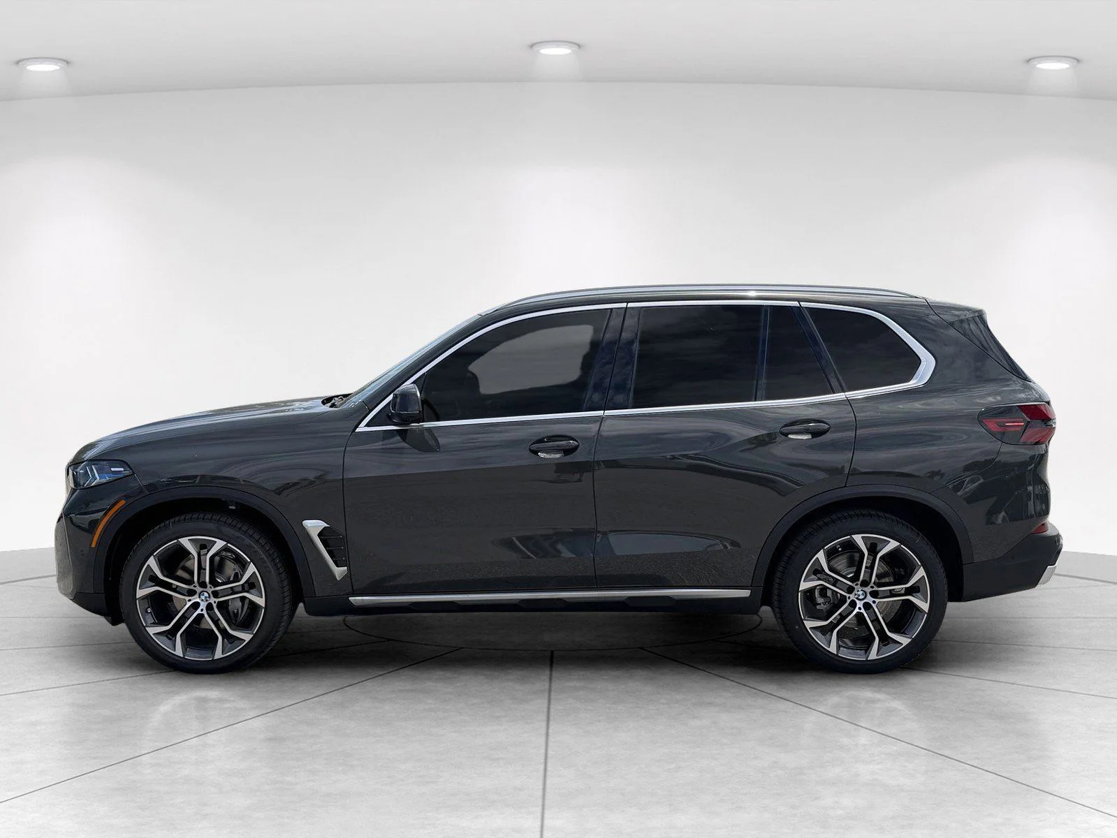 New 2026 Dravit Grey Metallic BMW sDrive40i image 7