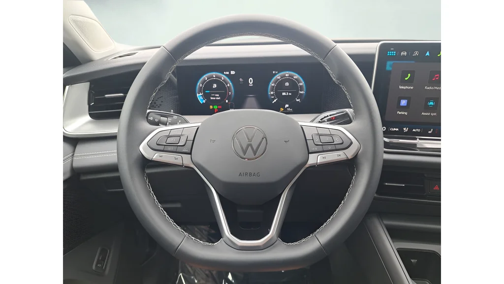 2025 Volkswagen Tiguan SE - Photo 16