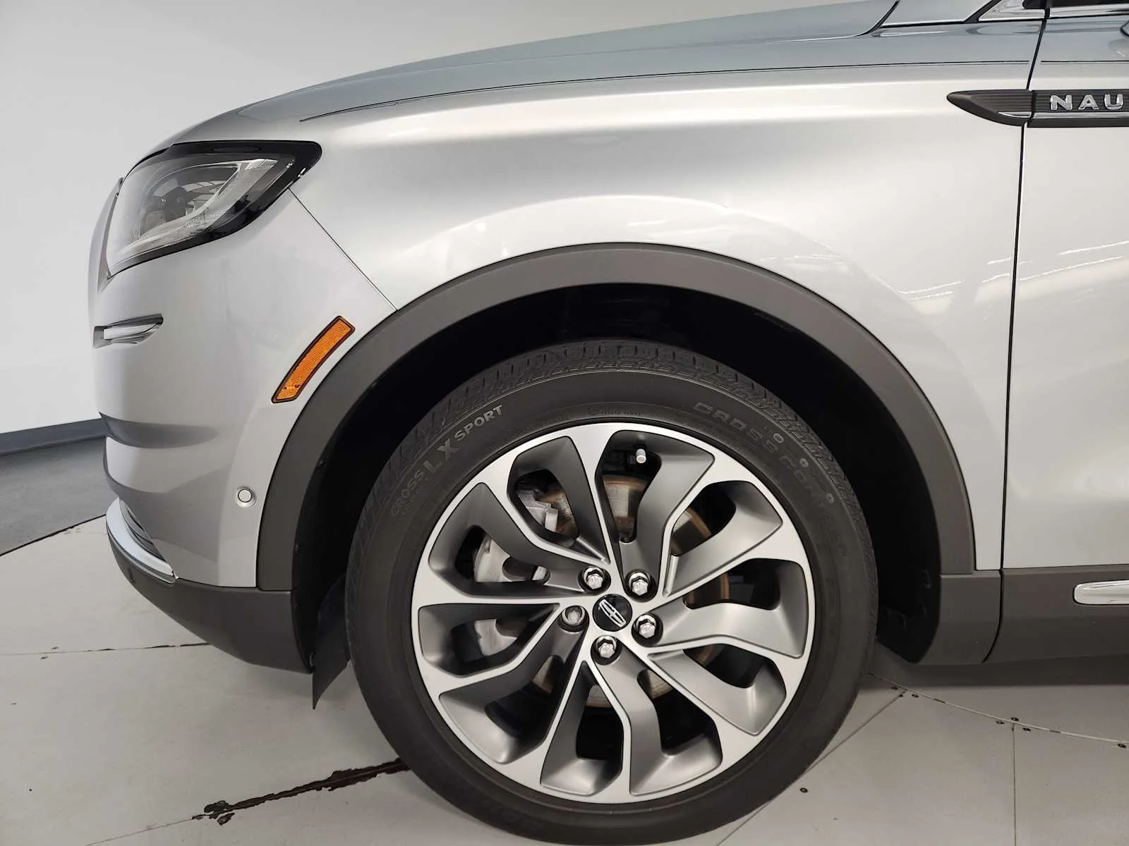 Used 2023 Silver Radiance Lincoln Reserve image 17