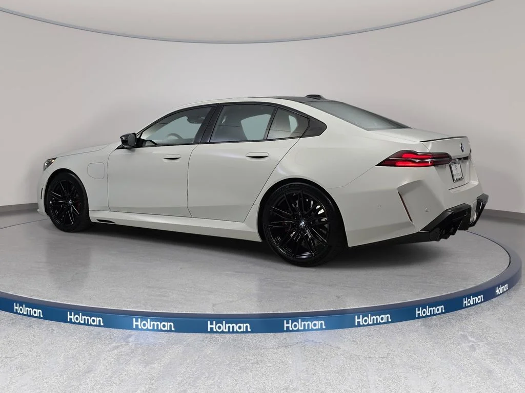 Used 2026 Alpine White BMW  image 8