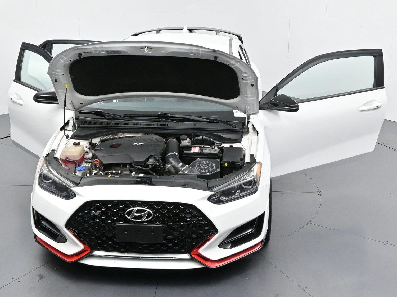 Used 2022 Lunar White Hyundai Base image 40