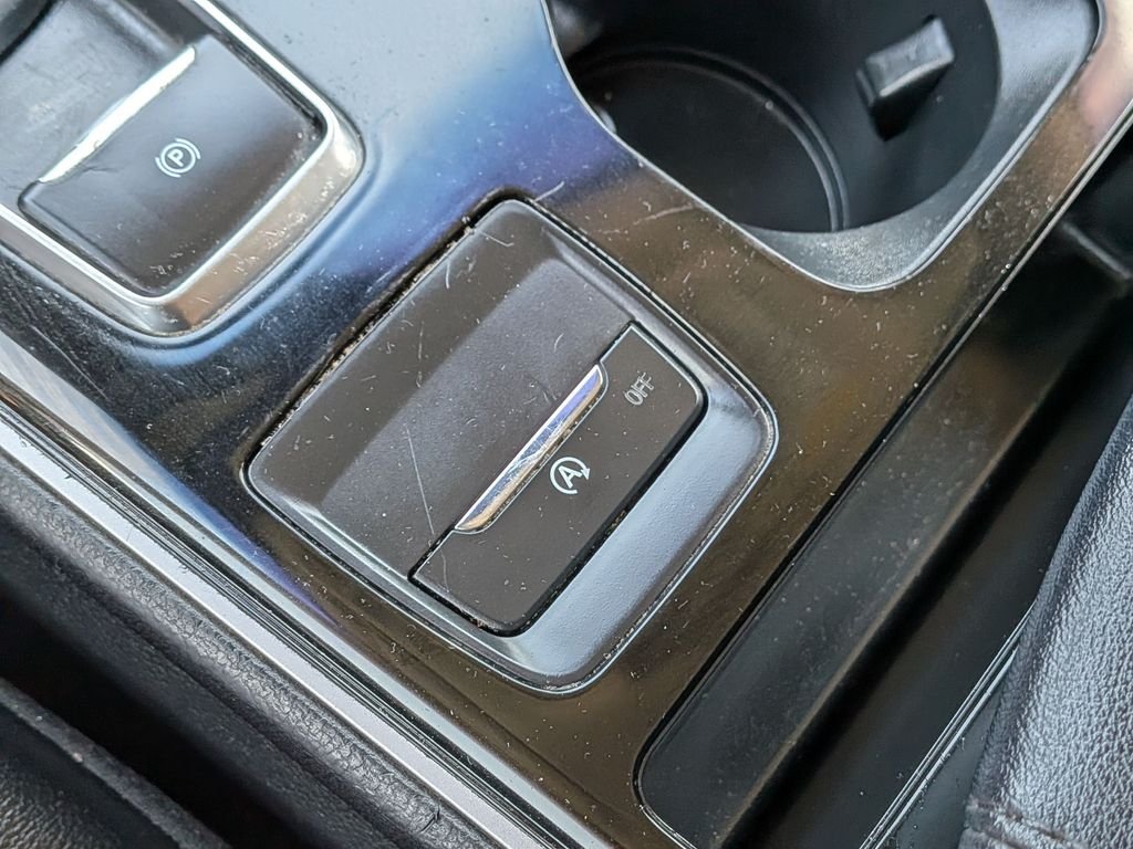 Used 2020 Black Ford SEL image 27