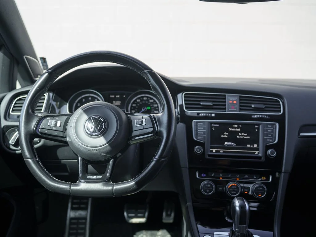 Used 2017  Volkswagen Base image 21