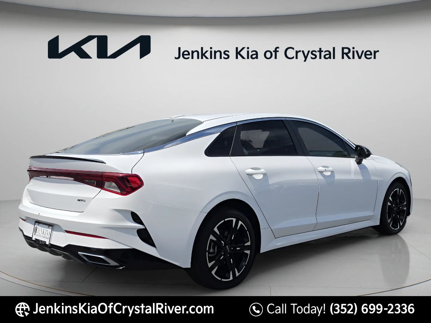 Used 2024 Glacial White Pearl Kia GT-Line image 5