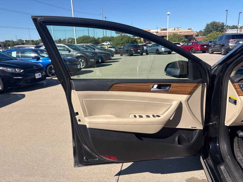 Used 2015 Phantom Black Hyundai Limited image 9