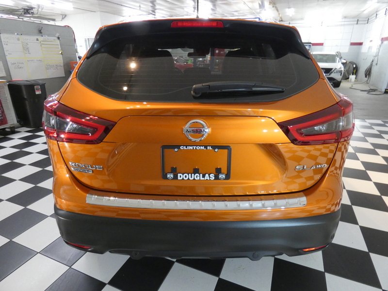 Used 2022 ORANGE Nissan AWD SL image 5