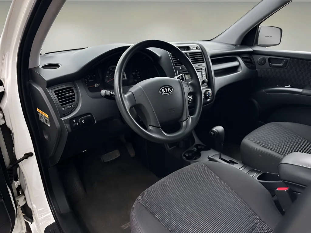 Used 2007 White Kia LX image 15