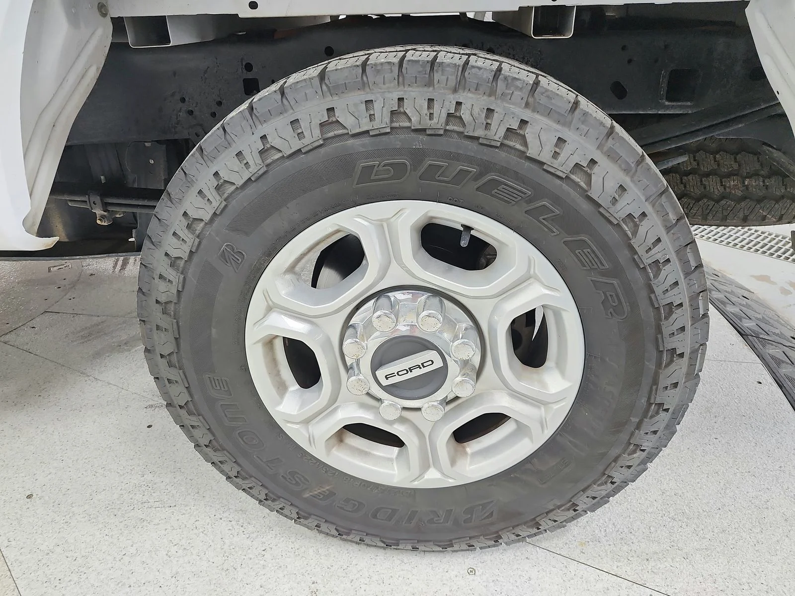 Used 2025 Oxford White Ford XLT image 13