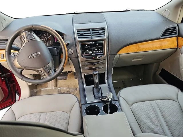 Used 2015 Red Lincoln Base image 9