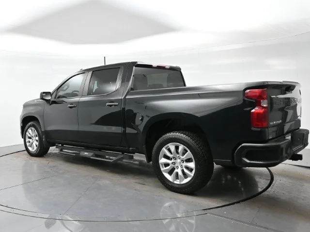 Used 2023 BLACK Chevrolet Custom image 5