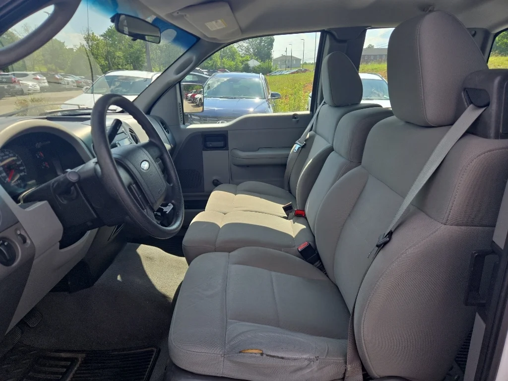 Used 2008 Oxford White Clearcoat Ford XL image 9