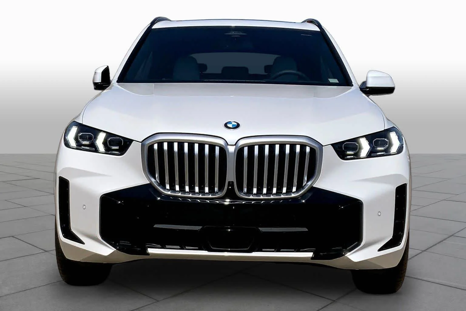 New 2026 Mineral White Metallic BMW xDrive40i image 3