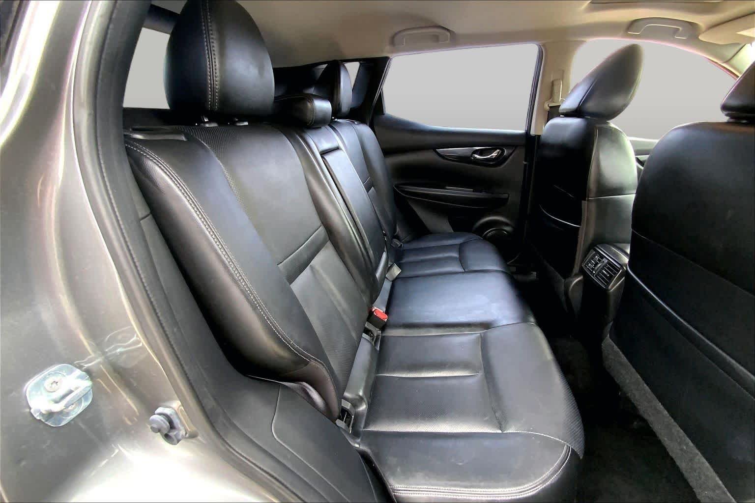 Used 2018 Gun Metallic Nissan SL image 21