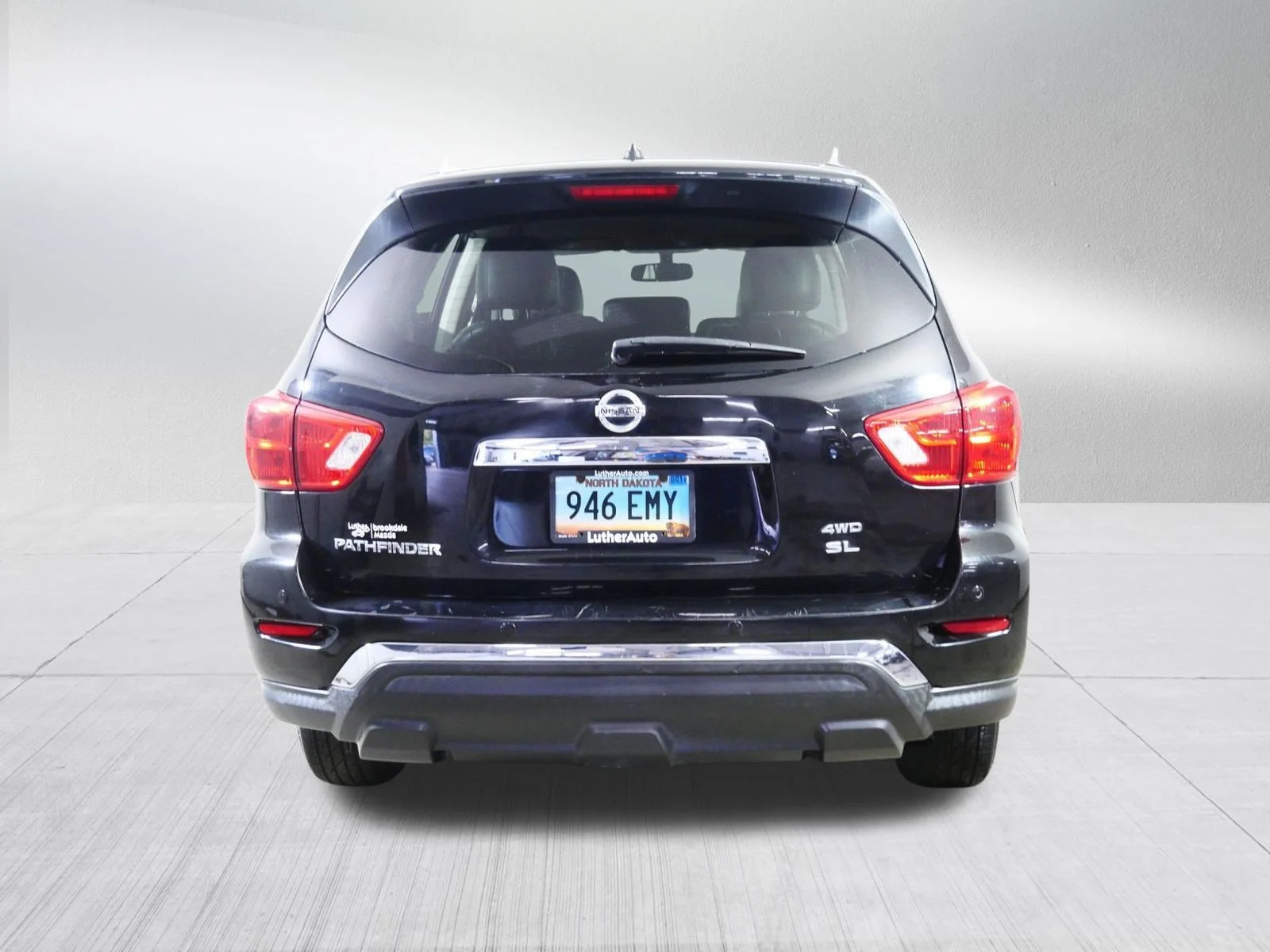 Used 2018 Magnetic Black Nissan SL image 6