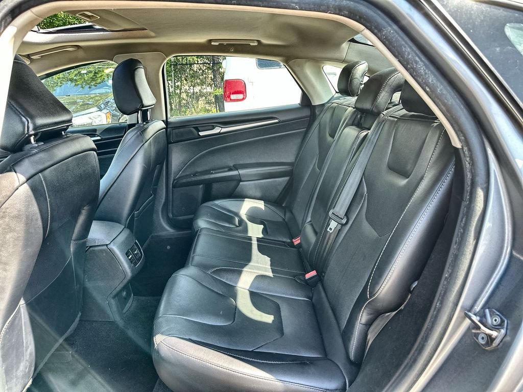 Used 2020  Ford Titanium image 25