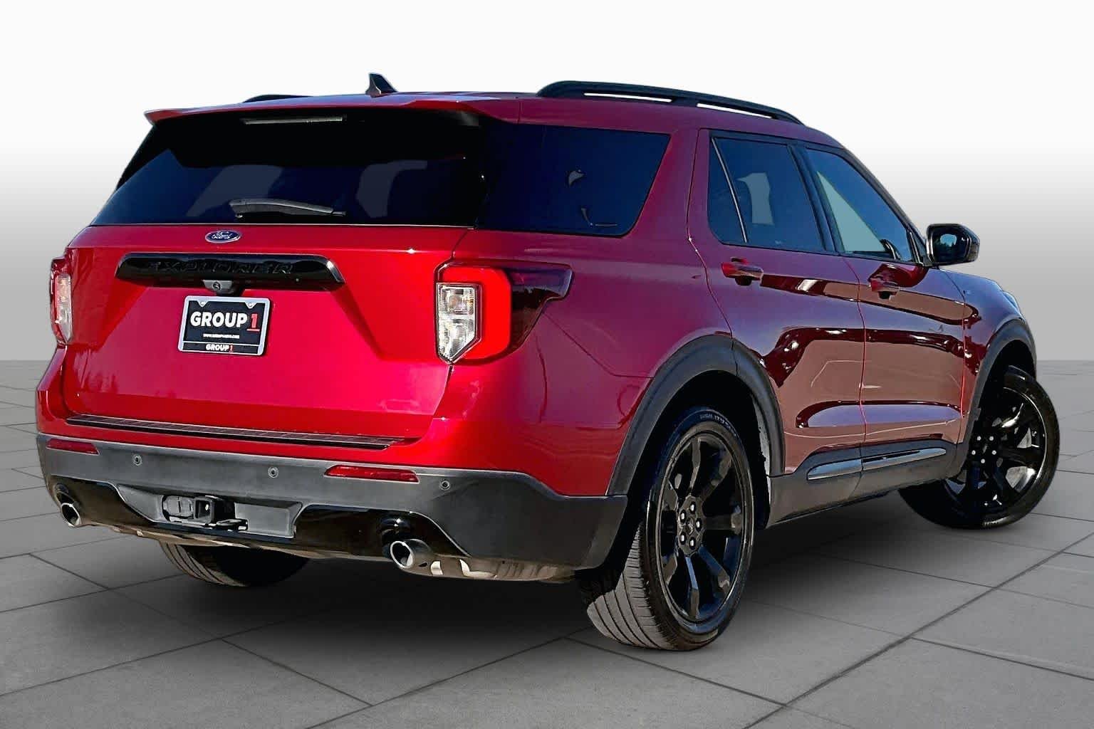 Used 2023 Rapid Red Metallic Tinted Clearcoat Ford ST-Line image 13