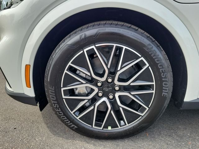 New 2026 Star White Metallic Tri-coat Ford Premium image 23