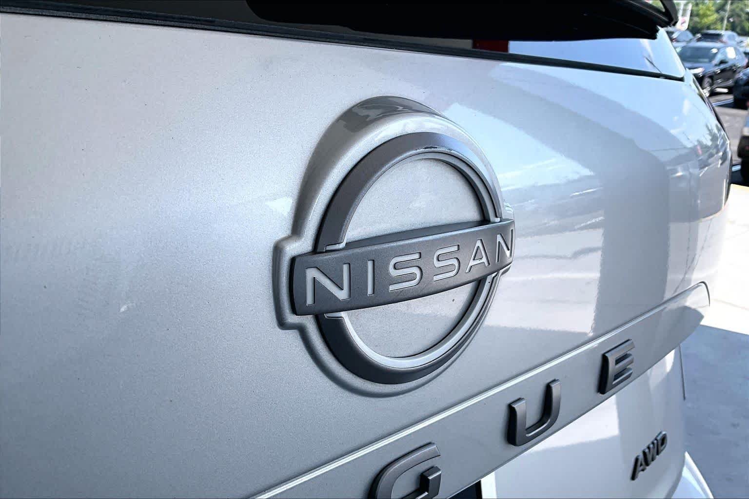 Used 2025 Brilliant Silver Metallic Nissan SV image 31