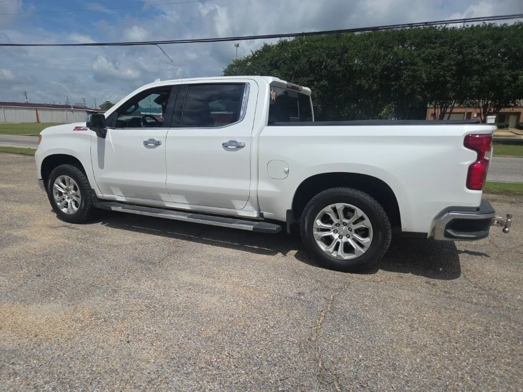Used 2023 Iridescent Pearl Tricoat Chevrolet LTZ image 7