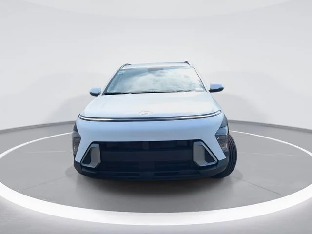 Used 2025 White Hyundai SEL image 3