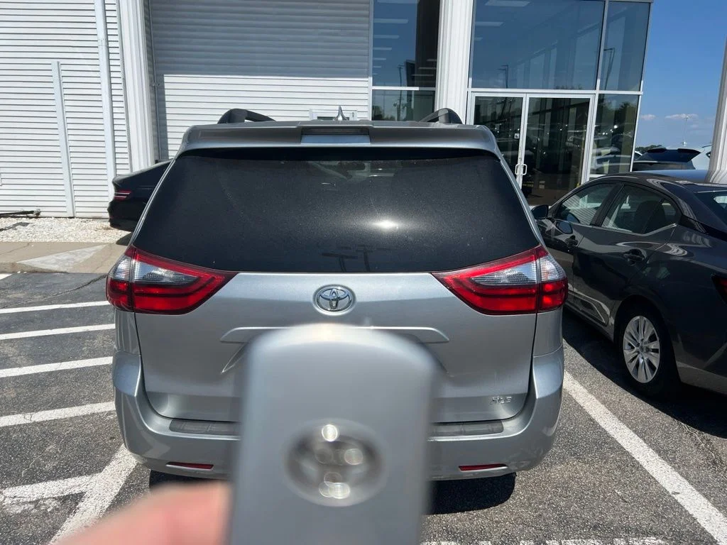 Used 2020 Silver Toyota XLE image 4