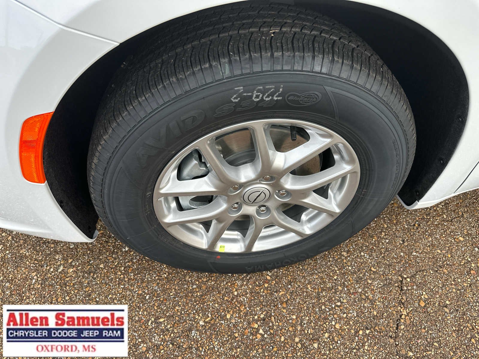 2026 Chrysler Pacifica Select - Photo 35