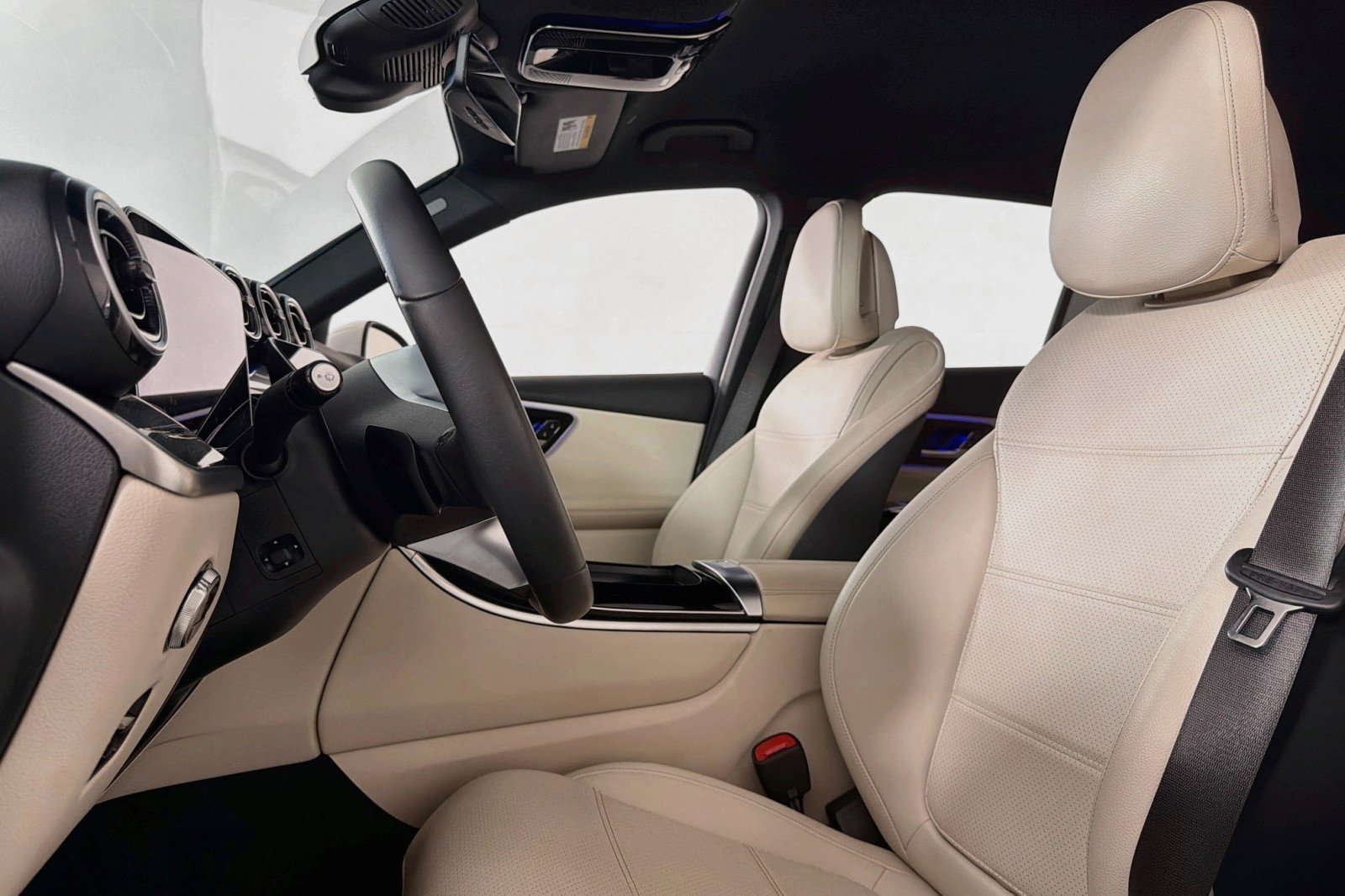 Certified Used 2025 Polar White Mercedes-Benz GLC 300 image 20