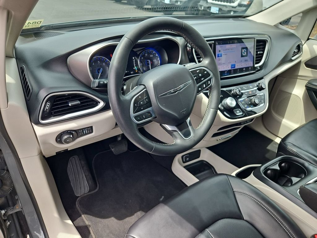 Used 2023 Ceramic Gray Clearcoat Chrysler Touring L image 13