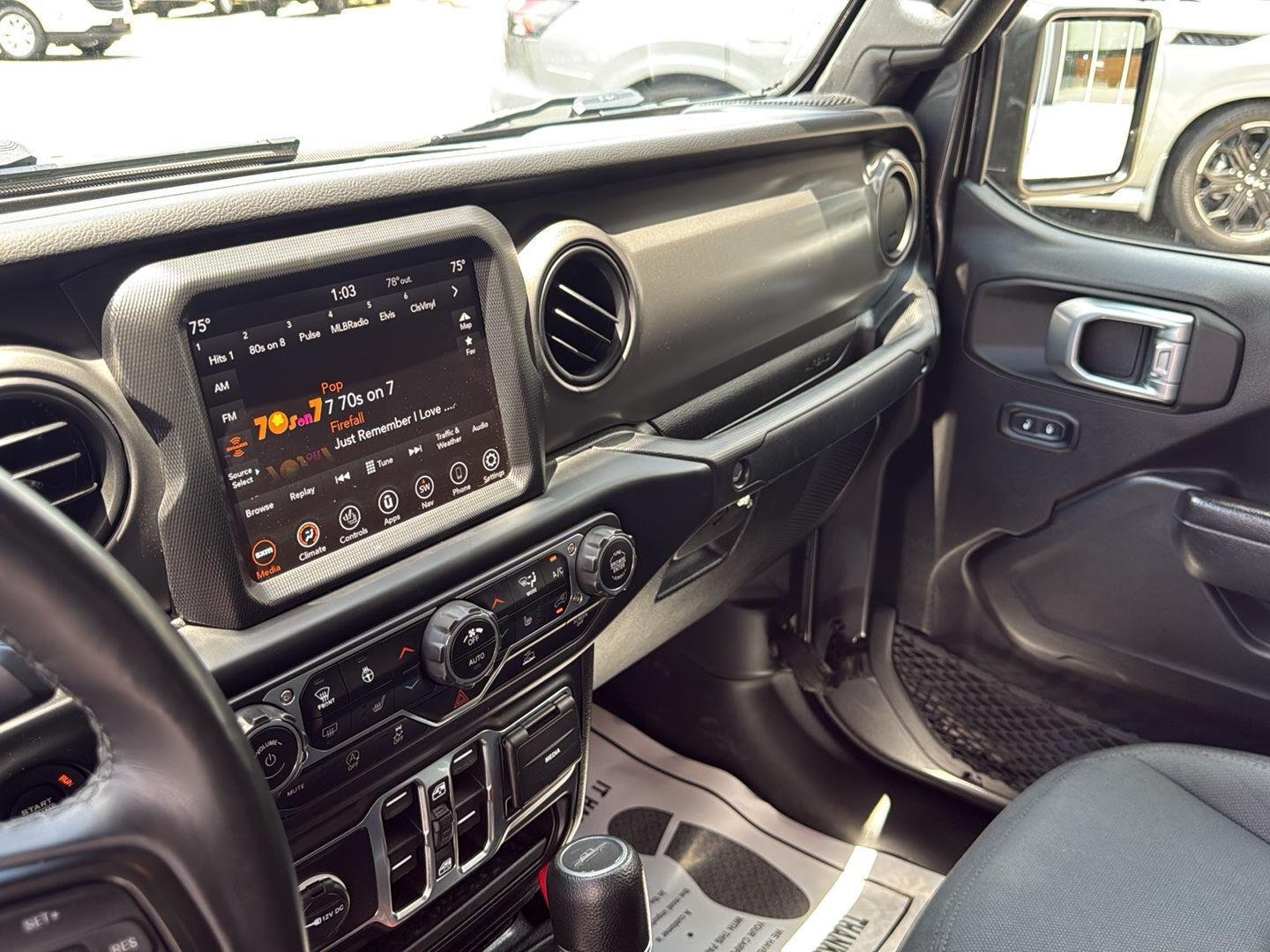 Used 2022  JEEP SPORT image 19