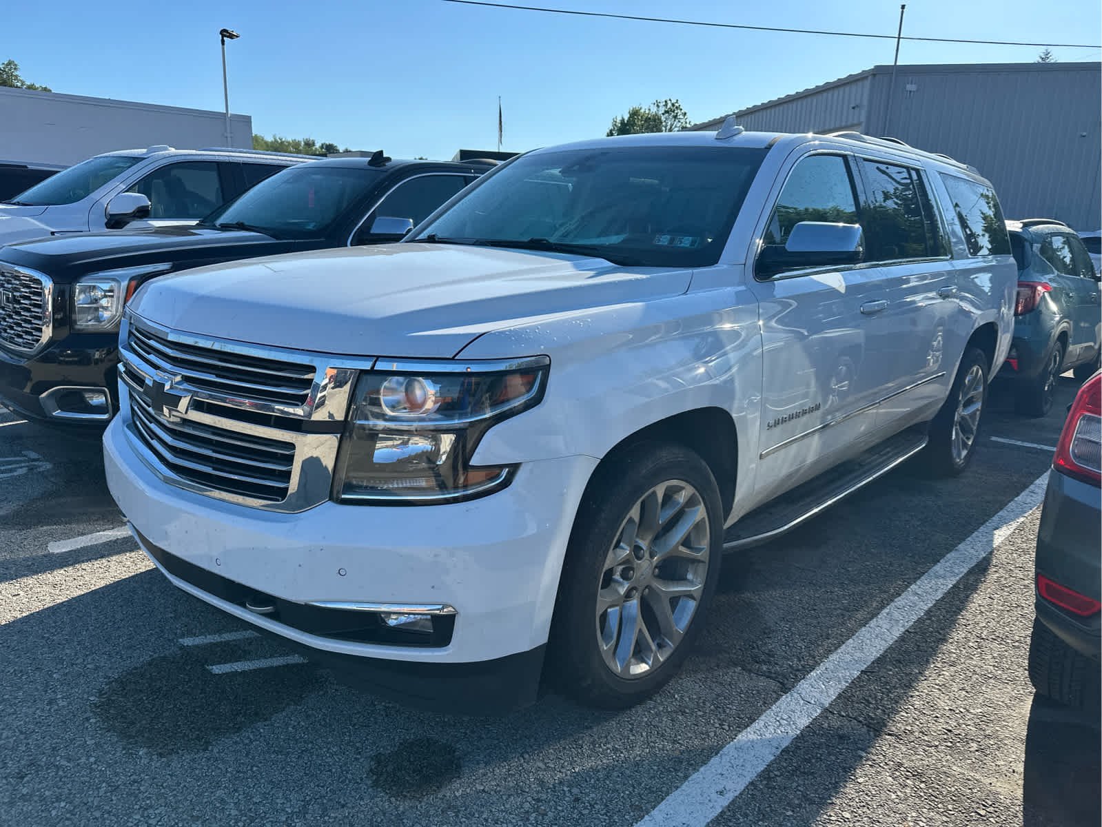 2019 Chevrolet Suburban 4WD 1500 Premier's photo
