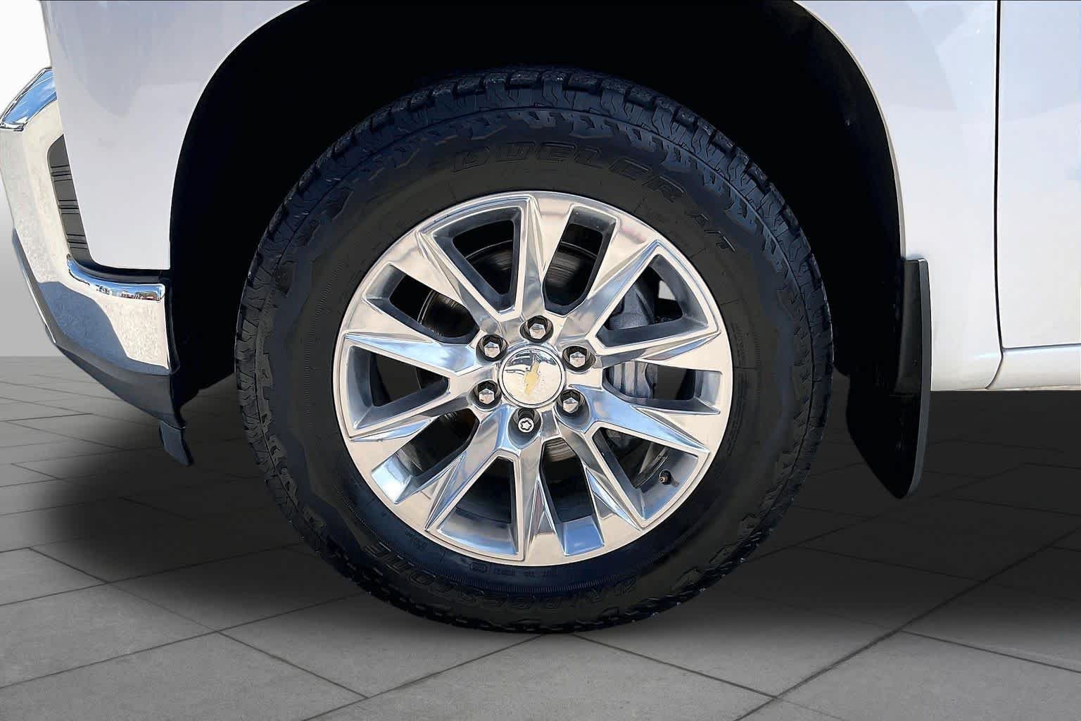 Used 2021 Iridescent Pearl Tricoat Chevrolet LTZ image 11