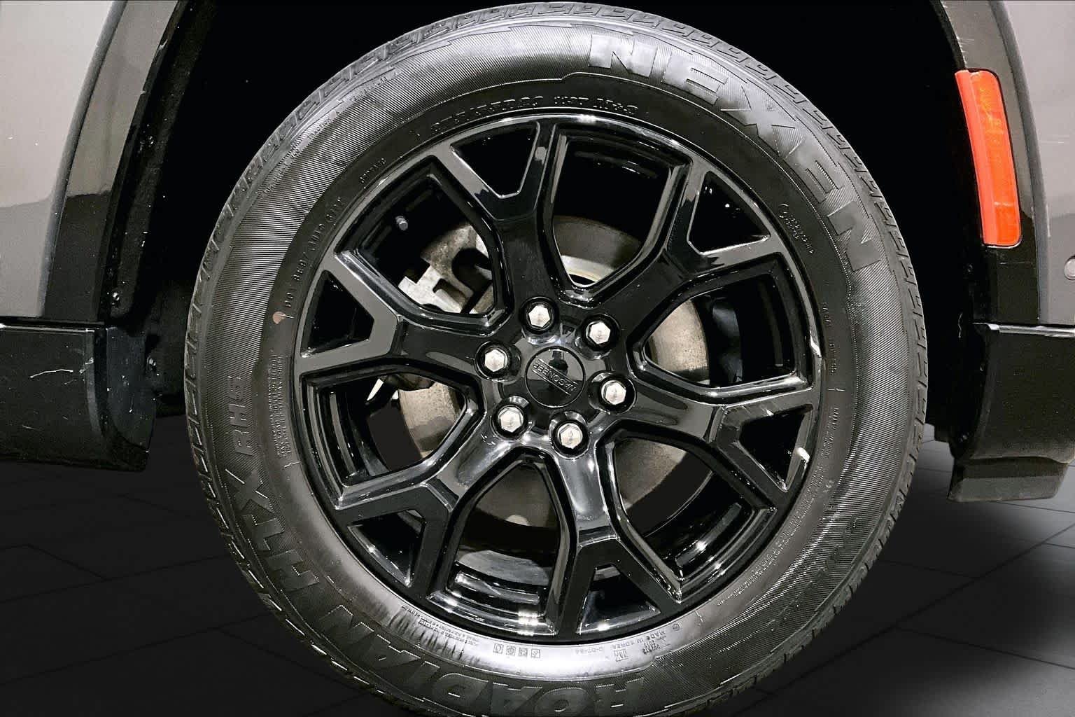 Used 2023 Baltic Gray Metallic Clearcoat Jeep Series II Carbide image 10