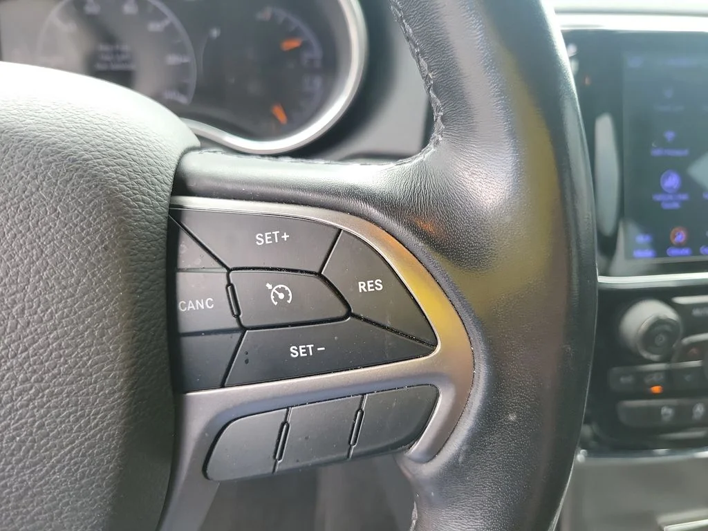Used 2020 Black Jeep Altitude image 29