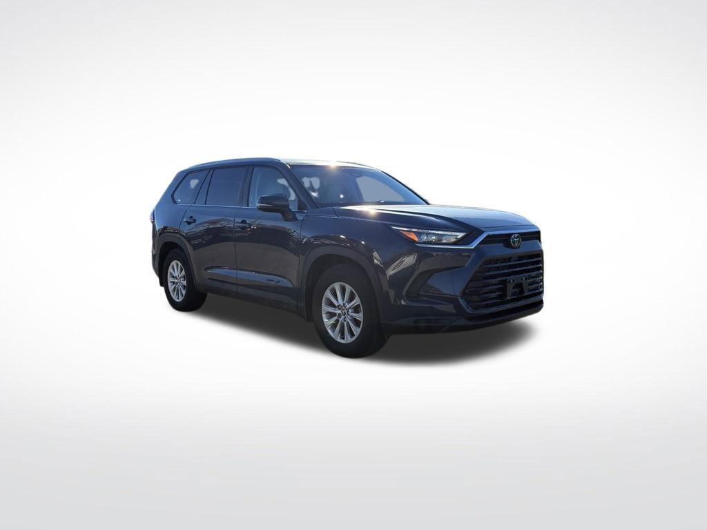 Used 2024 White Toyota XLE image 8