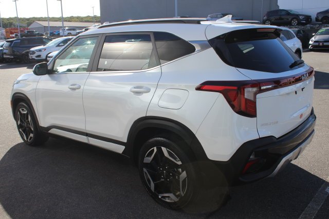 Used 2024 White Kia SX image 29