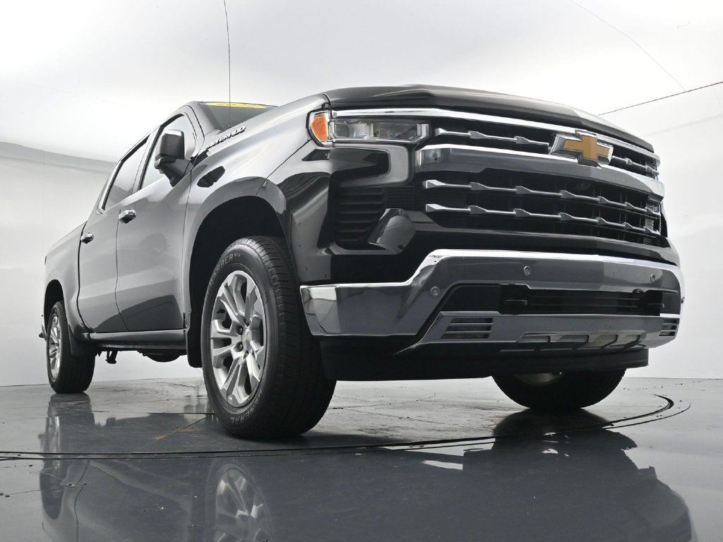 Used 2022 Black Chevrolet LTZ image 32