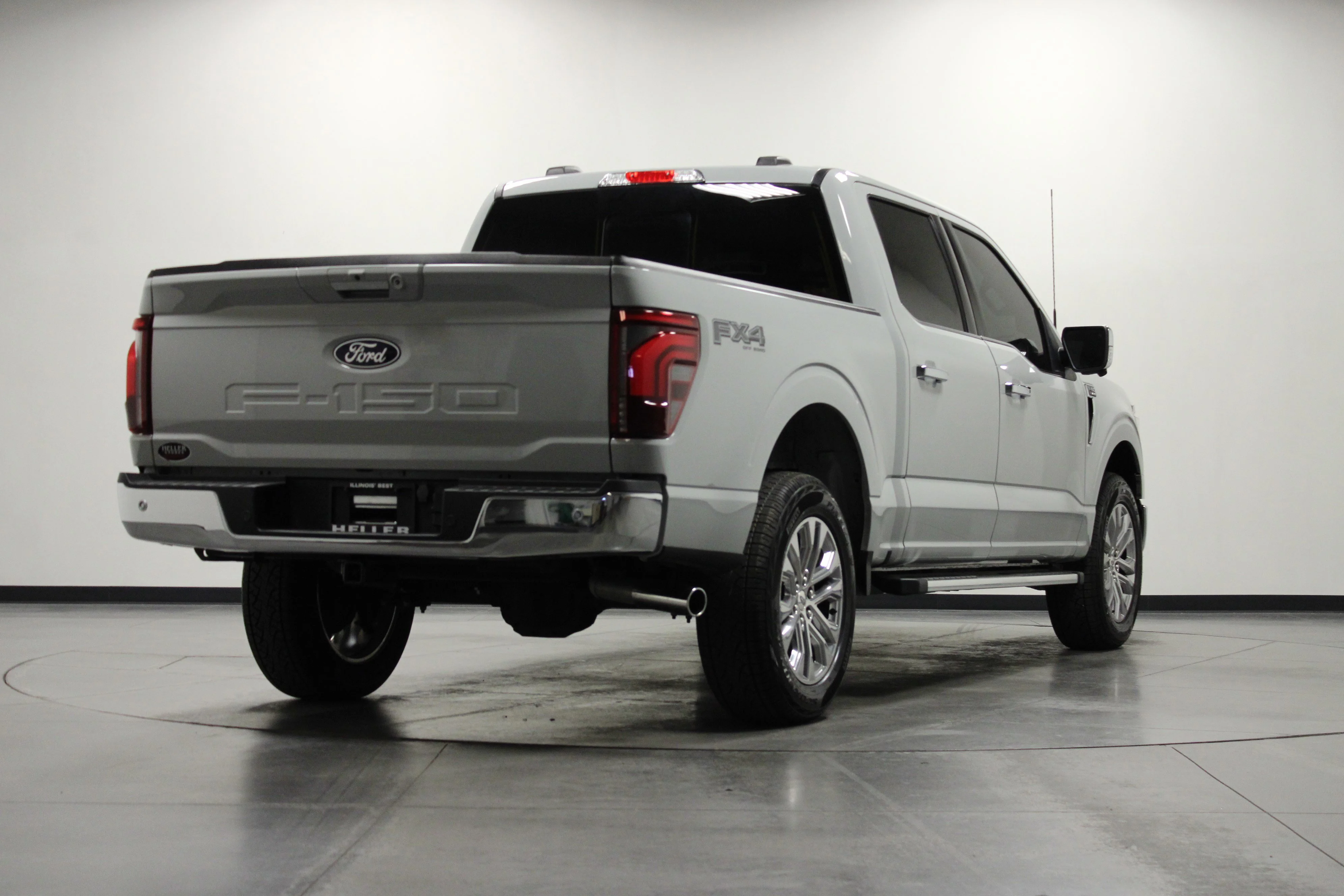 Used 2024 Avalanche Ford LARIAT image 4