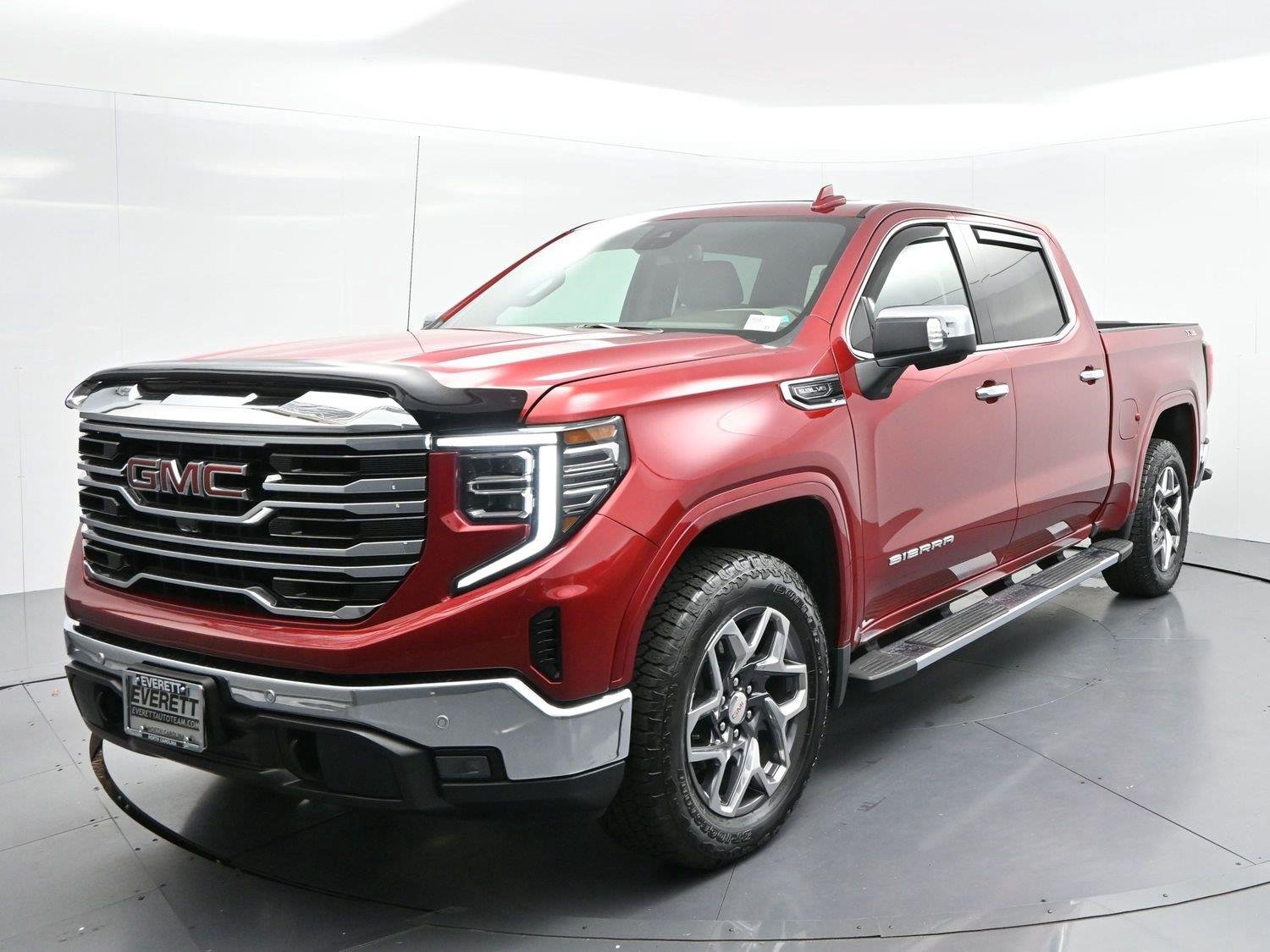 Used 2026 Volcanic Red Tintcoat GMC SLT image 3