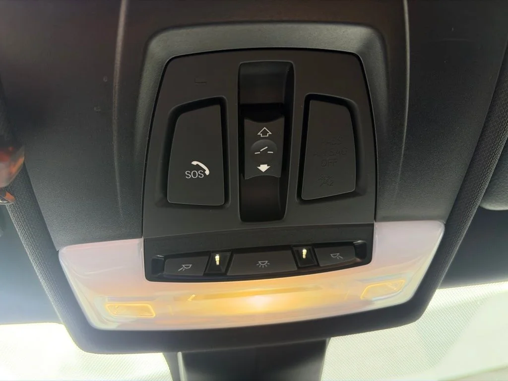 Used 2022 White BMW sDrive28i image 18
