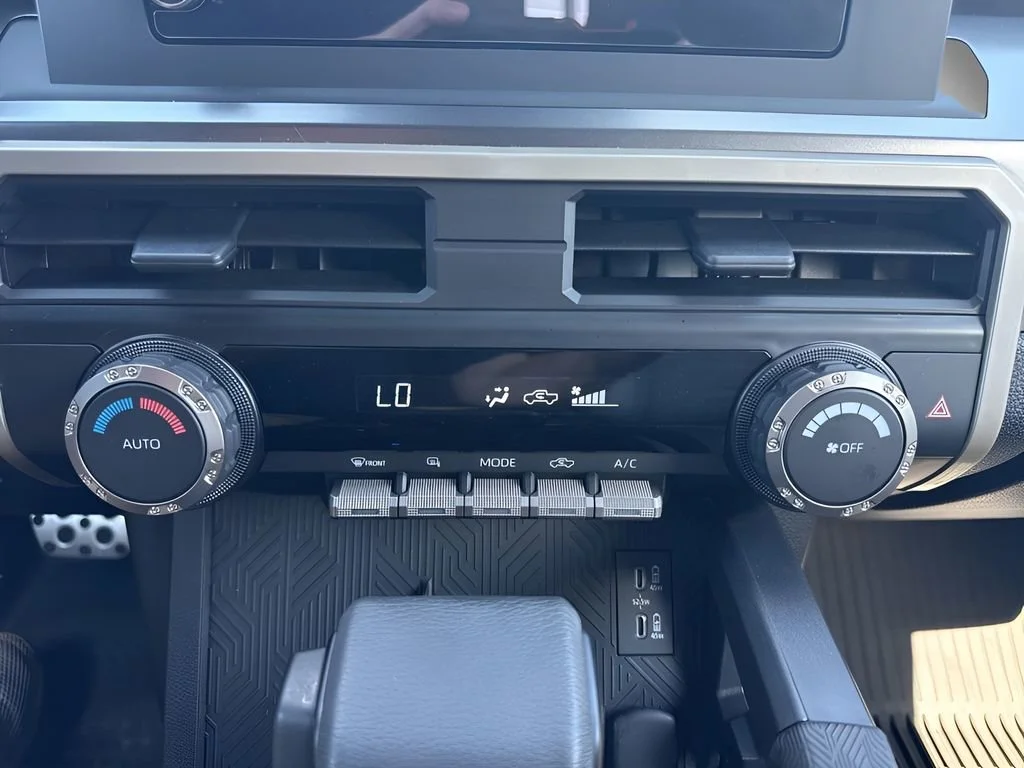 Used 2025  Toyota SR image 18