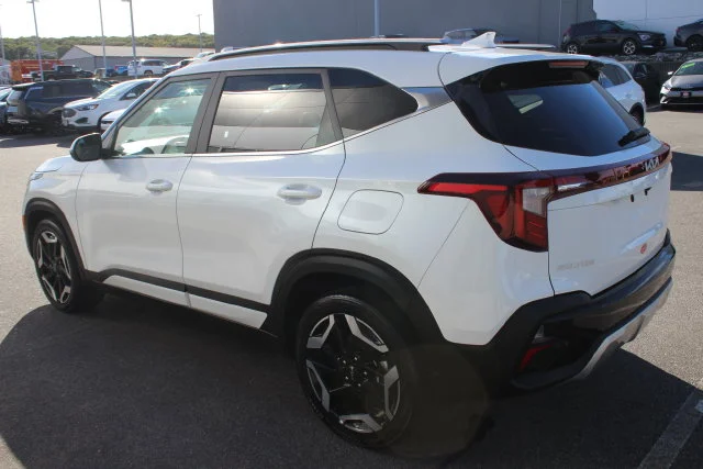 Used 2024 White Kia SX image 29