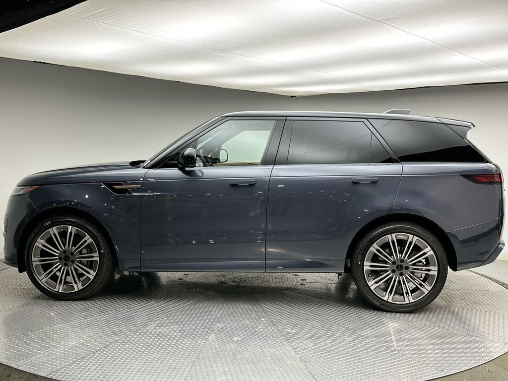 New 2026 Varesine Blue Land Rover Dynamic SE image 2