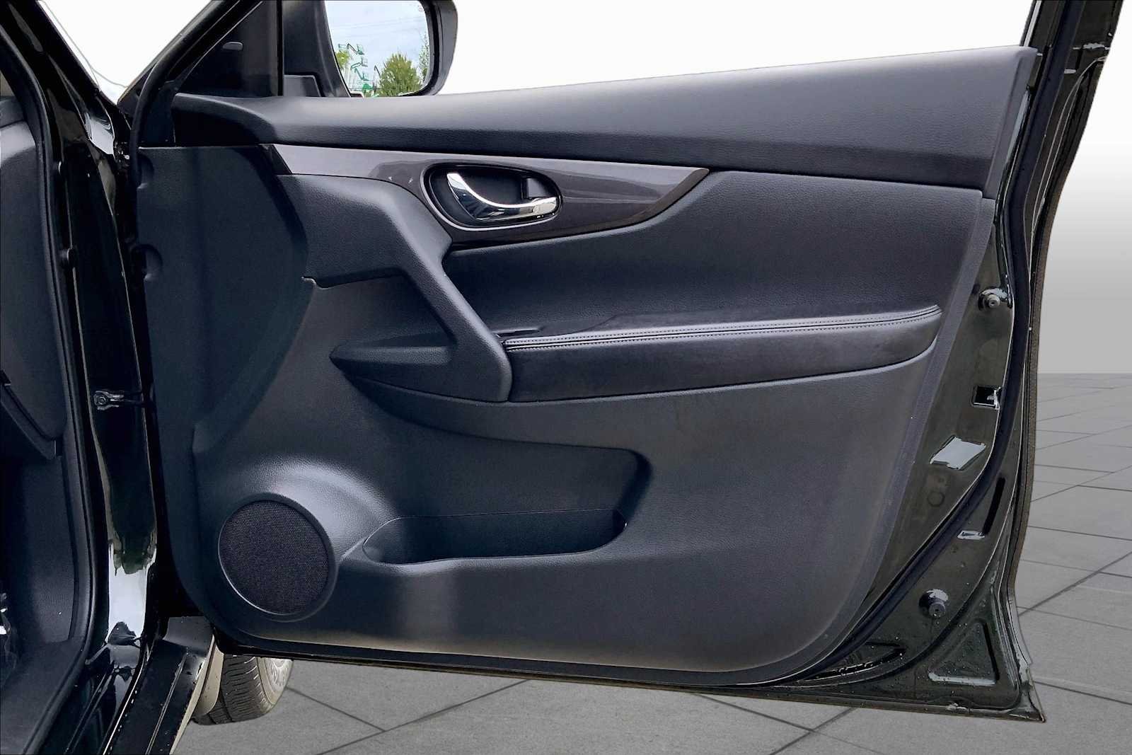 Used 2019 MIDNIGHT PINE M Nissan SV image 22