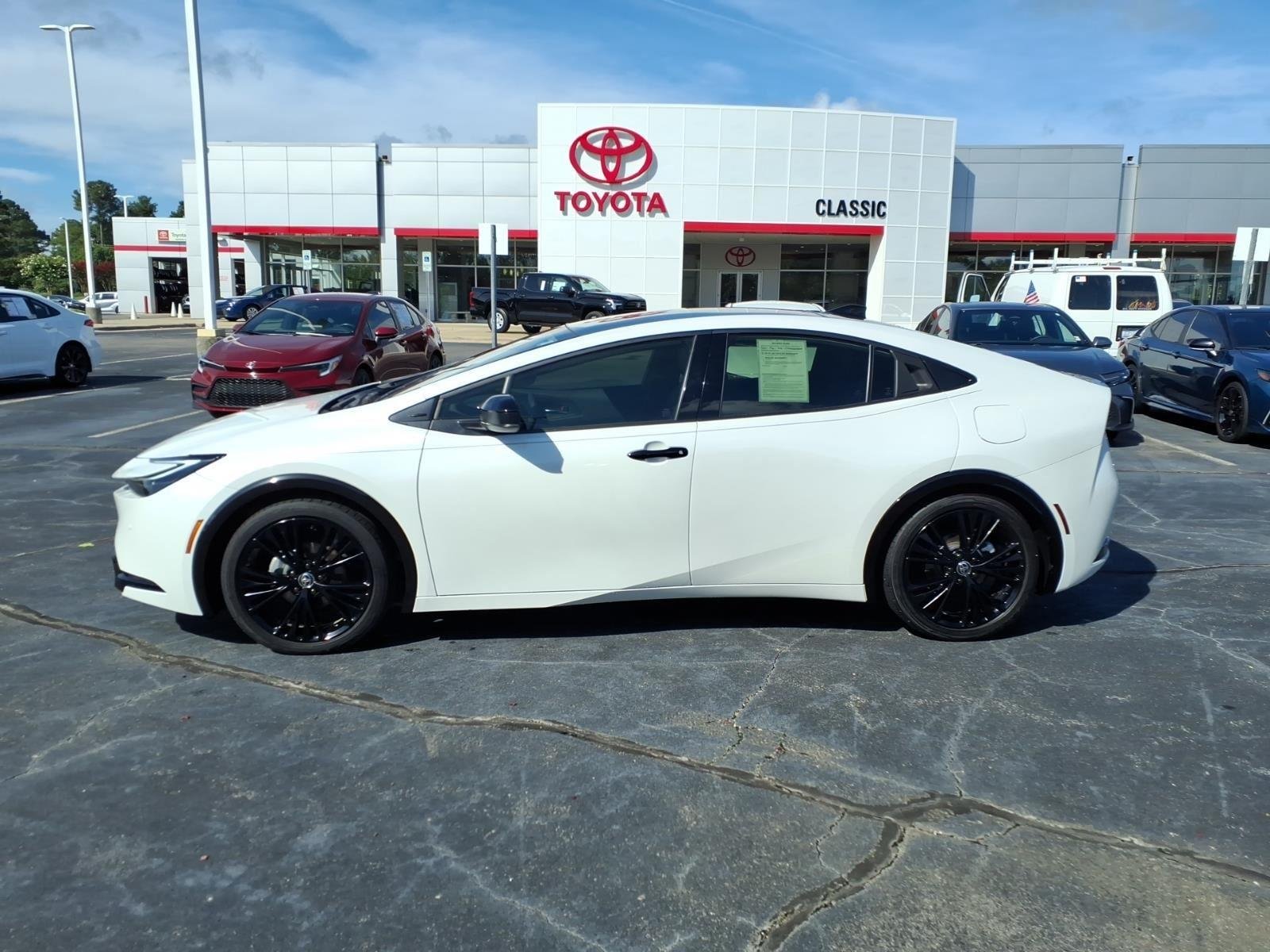 Used 2025 Wind Chill Pearl Toyota Nightshade image 3