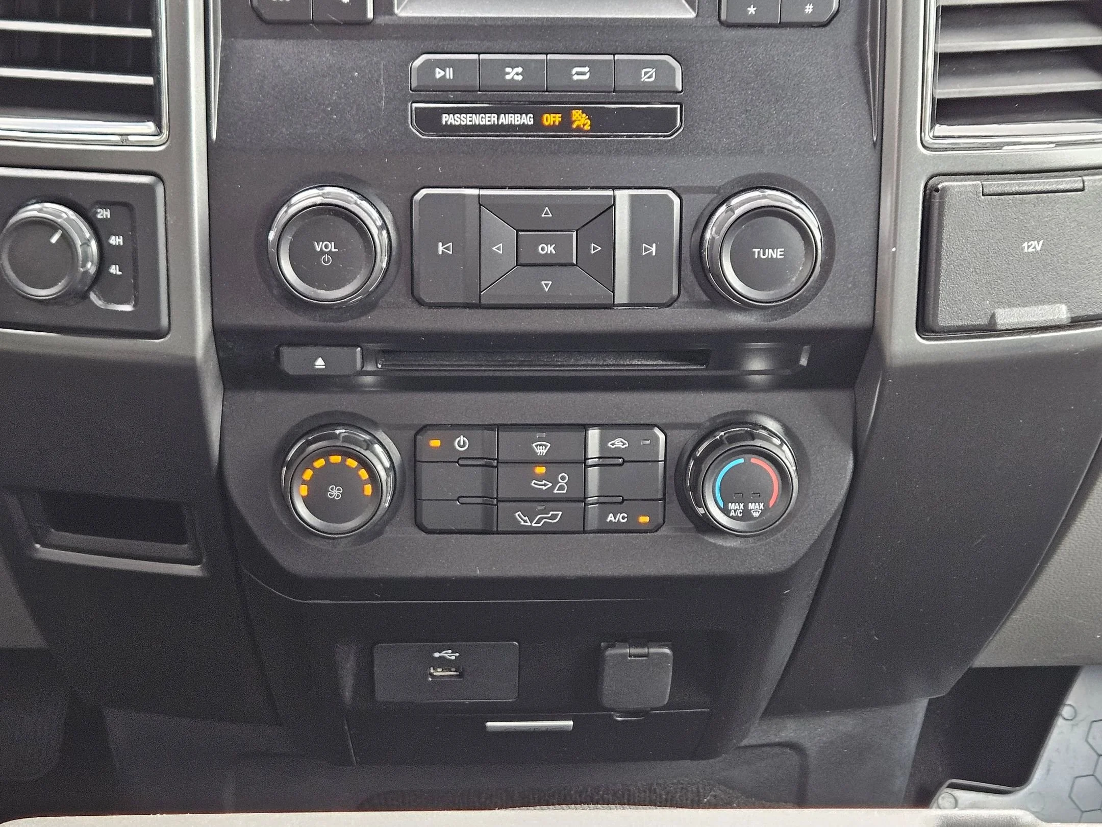 Used 2018 Stone Gray Ford XLT image 13
