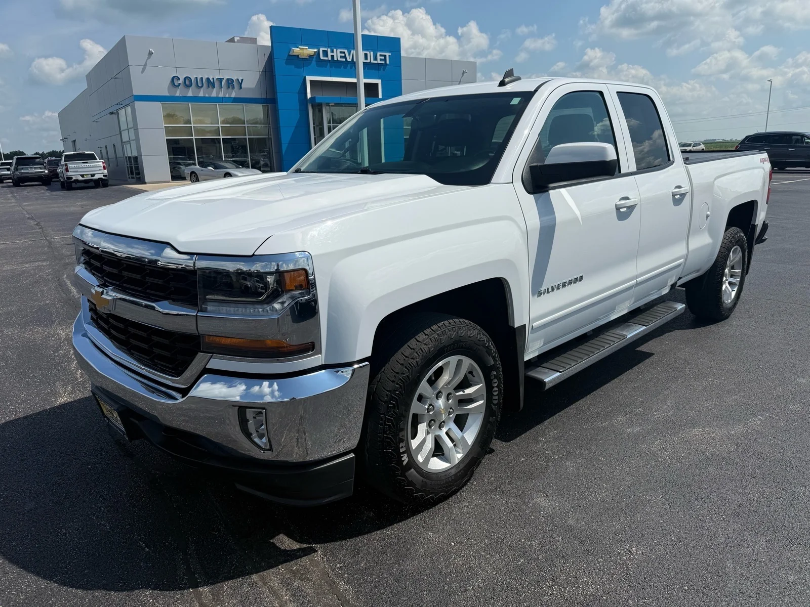 Used 2017 SUMMIT WHITE Chevrolet LT image 9