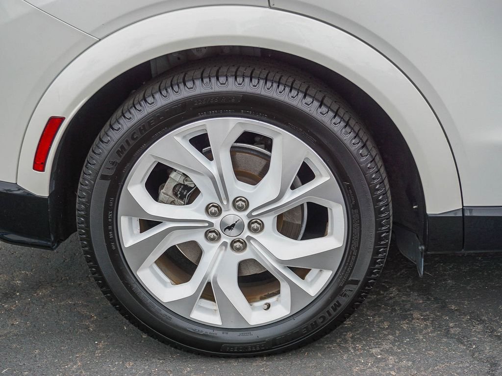 Used 2022 White Ford Premium image 9