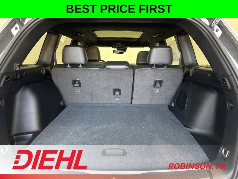 New 2026 Bright White Clear-Coat Exterior Paint Jeep Limited image 9